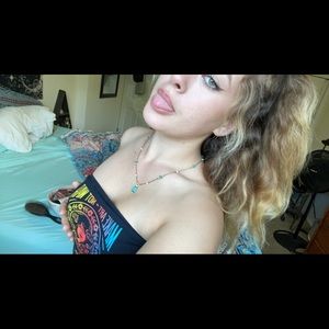 Meet your Posher, Adelina